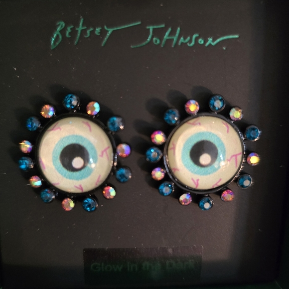 Betsey Johnson Eyeball button earrings! NWT - Picture 9 of 12